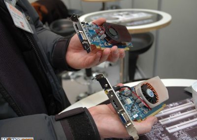 Felül az X1600 Pro OEM alul a dobozos verzió